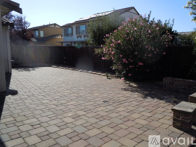 537 West Esplanade Drive 5 Beds Single Family Home for Rent - Photo gallery 1