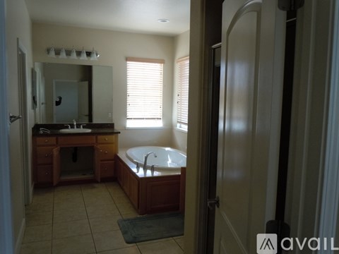 537 West Esplanade Drive 5 Beds Apartment for Rent