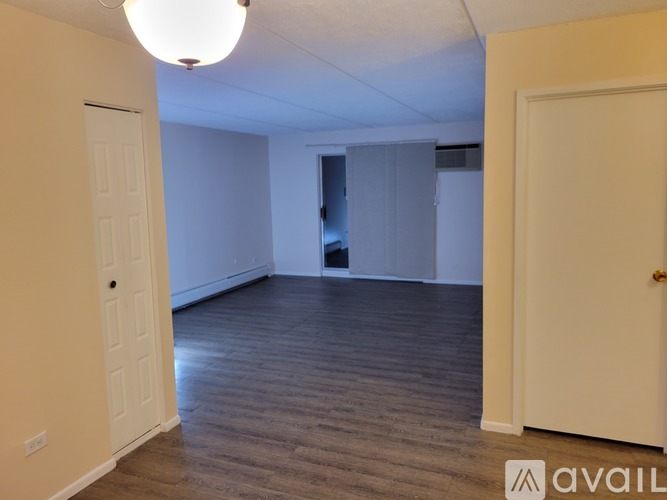 280 Shorewood Dr 1 Apartment for Rent - Photo gallery 1