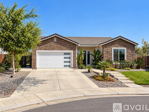 829 Sunset Drive South 3 Beds Apartment for Rent