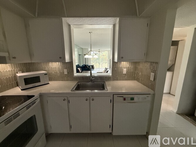 14307 Bedford Drive 2 Beds Condo for Rent - Photo gallery 4