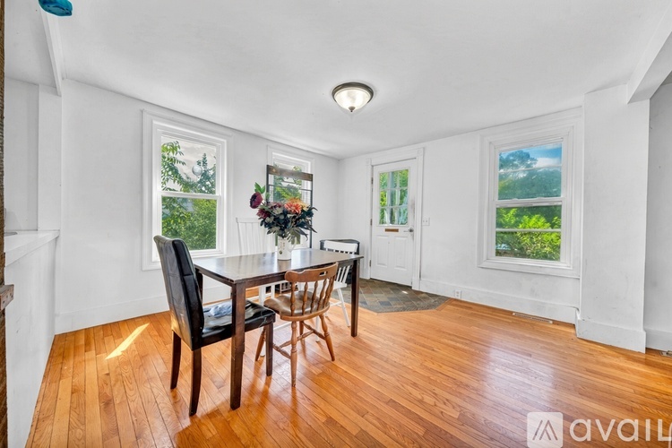 1689 Main Street 3 Beds Apartment for Rent - Photo gallery 1