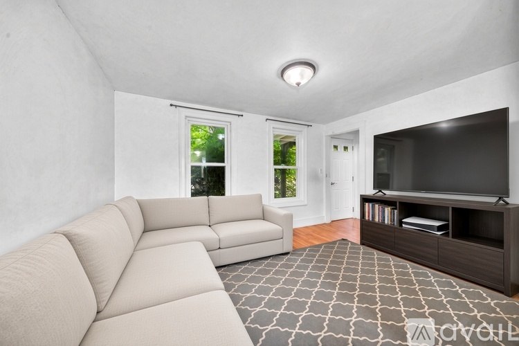 1689 Main Street 3 Beds Apartment for Rent - Photo gallery 3