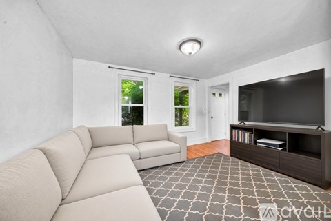 1689 Main Street 3 Beds Apartment for Rent