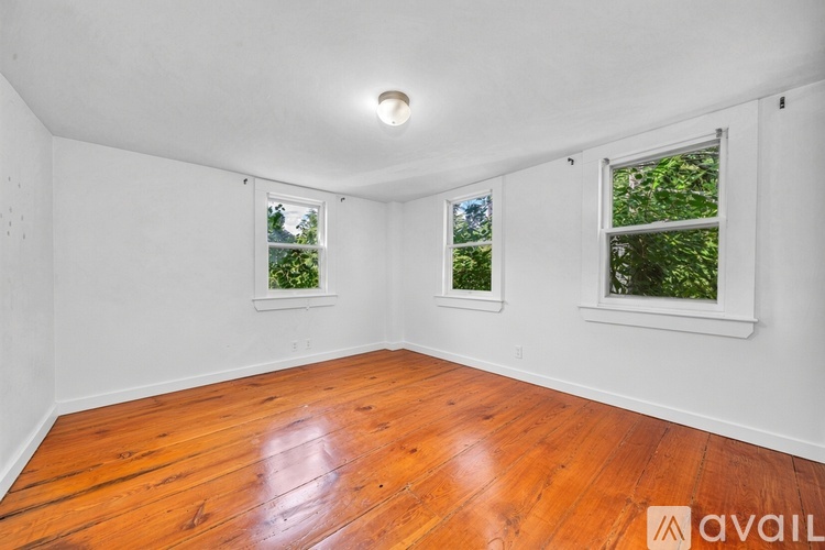 1689 Main Street 3 Beds Apartment for Rent - Photo gallery 5