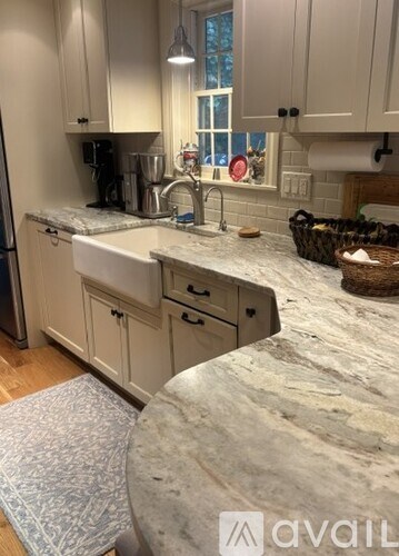 6 Seneca Ln 3 Beds Apartment for Rent