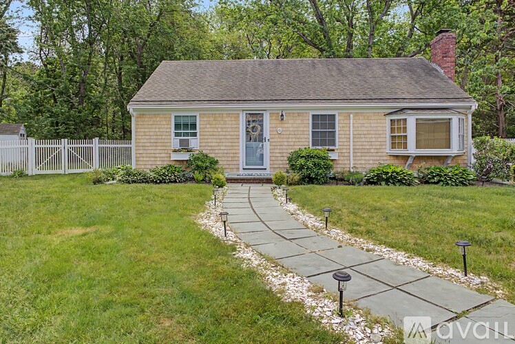 6 Richards Way 4 Beds Single Family Home for Rent - Photo gallery 1