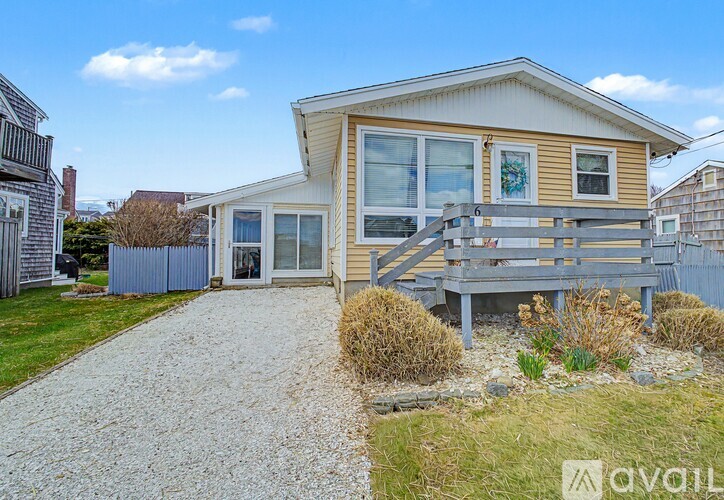 6 Almy Ave 2 Beds Single Family Home for Rent - Photo gallery 1