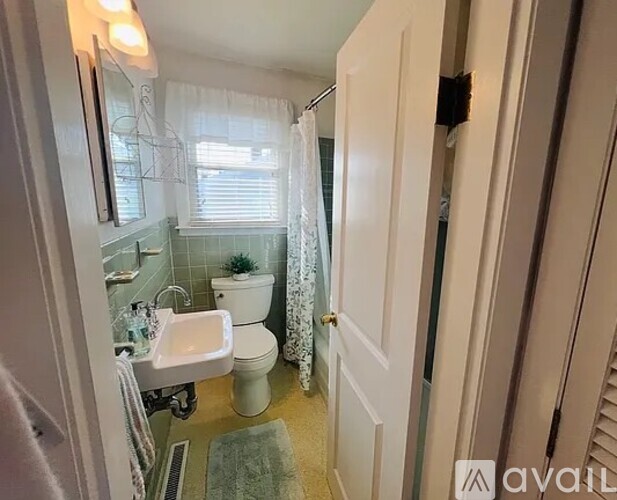 6 Almy Ave 2 Beds Single Family Home for Rent - Photo gallery 5