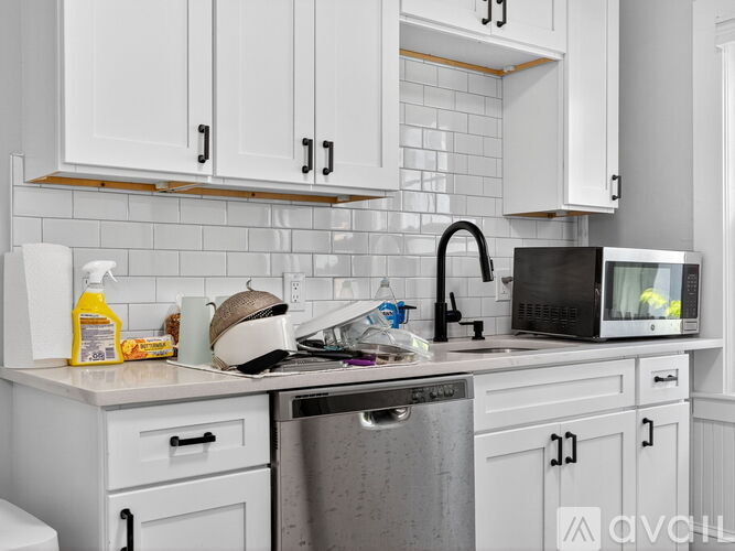 254 Main St 3 Beds Apartment for Rent - Photo gallery 2