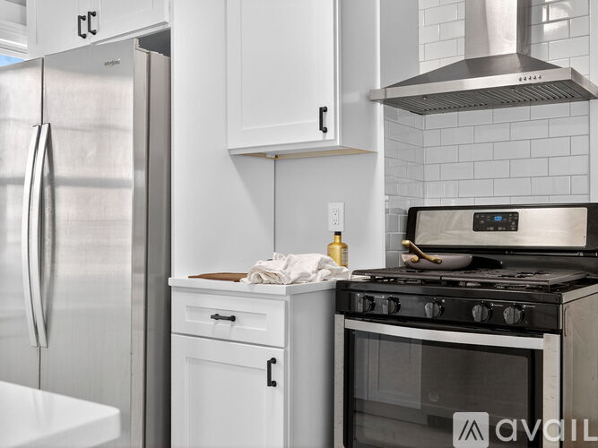 254 Main St 3 Beds Apartment for Rent - Photo gallery 3