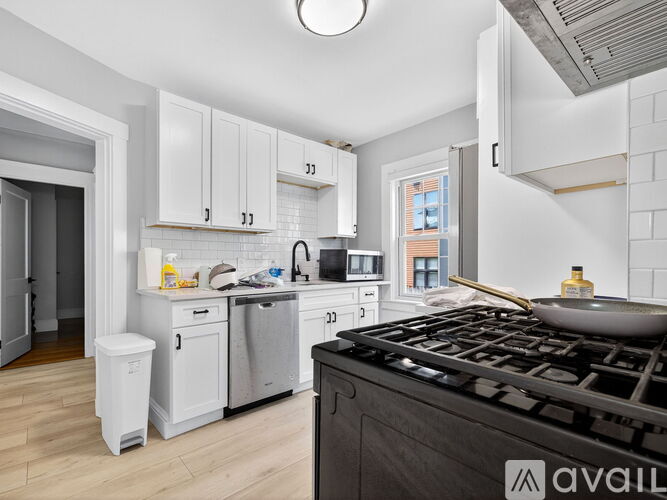 254 Main St 3 Beds Apartment for Rent - Photo gallery 4