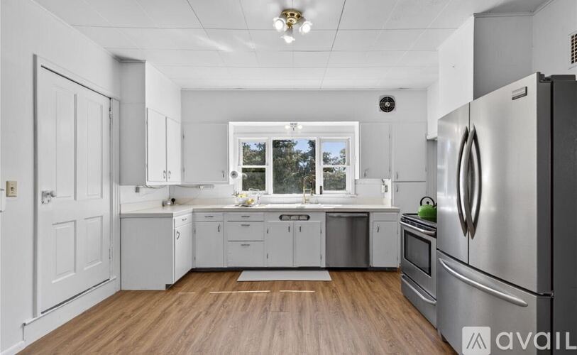 126 West Ash Street 3 Beds Single Family Home for Rent - Photo gallery 2