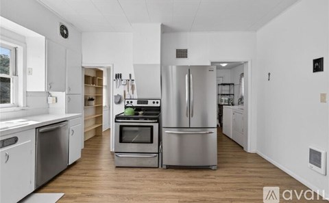 126 West Ash Street 3 Beds Apartment for Rent