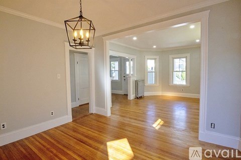 22 Stanley Avenue 2 Beds Apartment for Rent