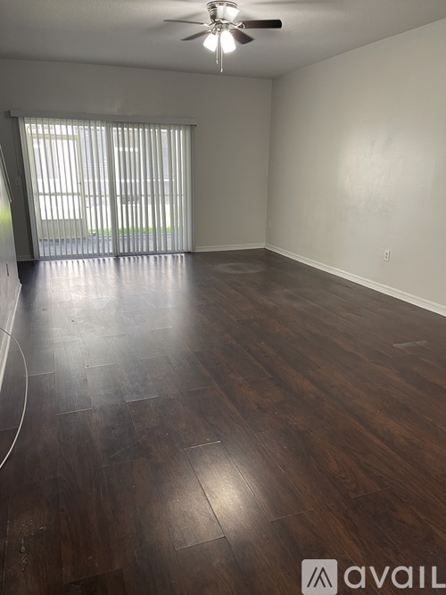 High Hampton Cir 2 Beds Townhouse for Rent - Photo gallery 4