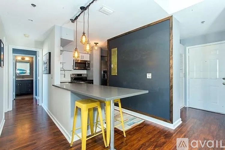 701 Mirror Lake Dr N 2 Beds Condo for Rent - Photo gallery 2