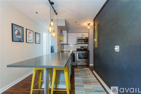 701 Mirror Lake Dr N 2 Beds Apartment for Rent