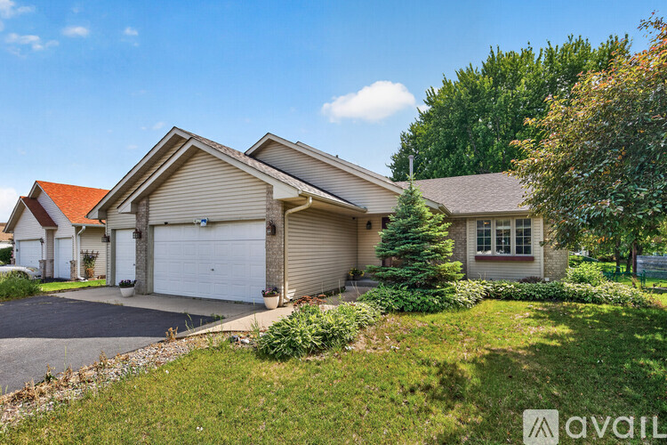 8725 Queens Garden North 5 Beds Single Family Home for Rent - Photo gallery 1