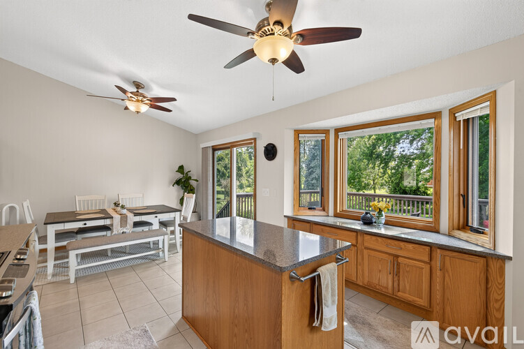 8725 Queens Garden North 5 Beds Single Family Home for Rent - Photo gallery 3