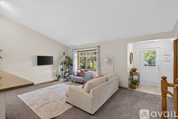 8725 Queens Garden North 5 Beds Single Family Home for Rent - Photo gallery 4
