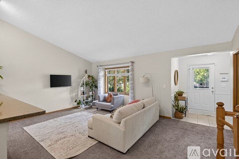 8725 Queens Garden North 5 Beds Apartment for Rent