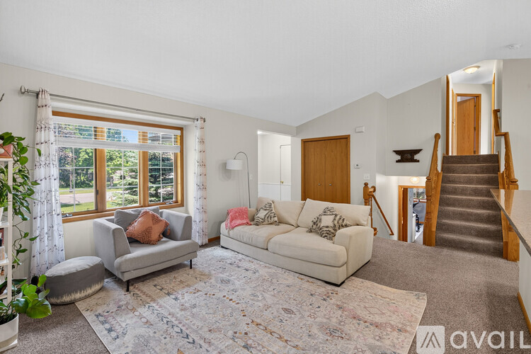 8725 Queens Garden North 5 Beds Single Family Home for Rent - Photo gallery 5