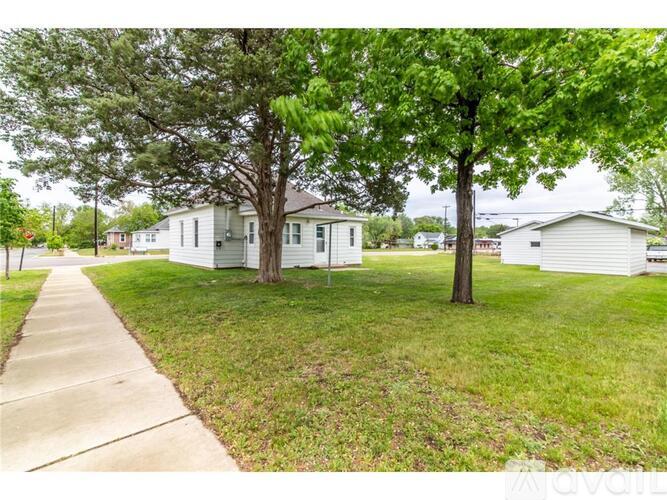 2320 3rd St N 2 Beds Single Family Home for Rent - Photo gallery 3
