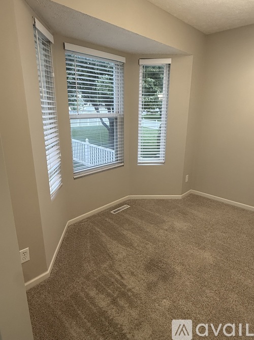 5612 South 159th Avenue 3 Beds Single Family Home for Rent - Photo gallery 3
