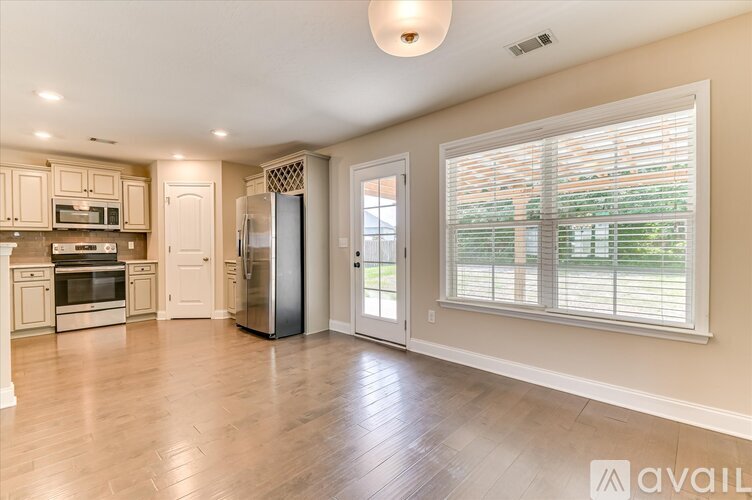 202 Sweetwater Landing Drive 4 Beds Single Family Home for Rent - Photo gallery 4
