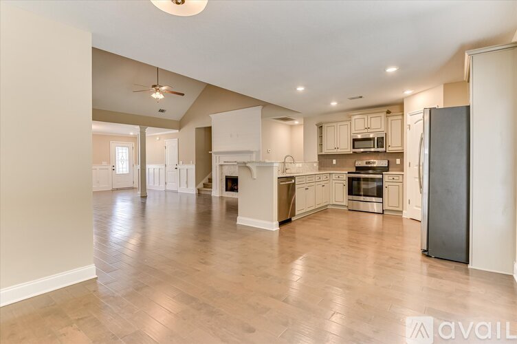 202 Sweetwater Landing Drive 4 Beds Single Family Home for Rent - Photo gallery 5