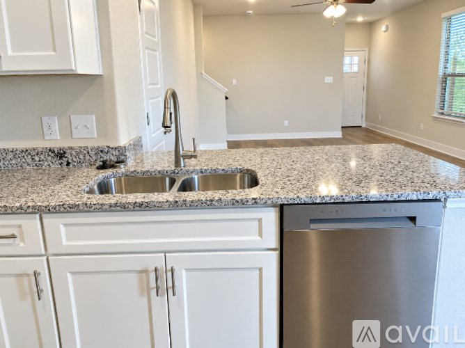 Montgomery Dr 3 Beds Apartment for Rent - Photo gallery 3
