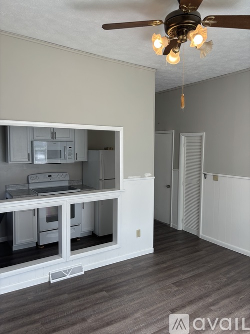 245 East Walnut Street 1 Apartment for Rent - Photo gallery 2
