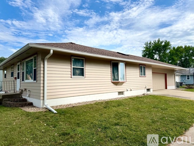 2038 16 1/2 Street Northwest 6 Beds Single Family Home for Rent - Photo gallery 3