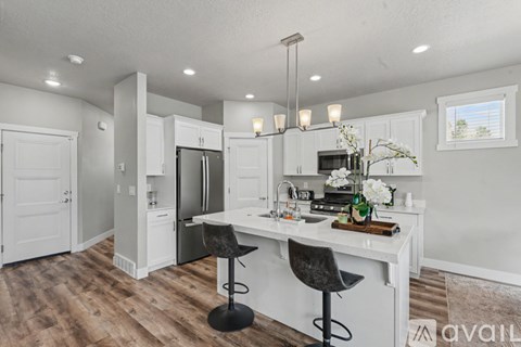 1303 E Weyburn Ln 3 Beds Apartment for Rent