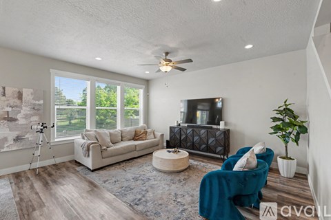 1303 E Weyburn Ln 3 Beds Apartment for Rent