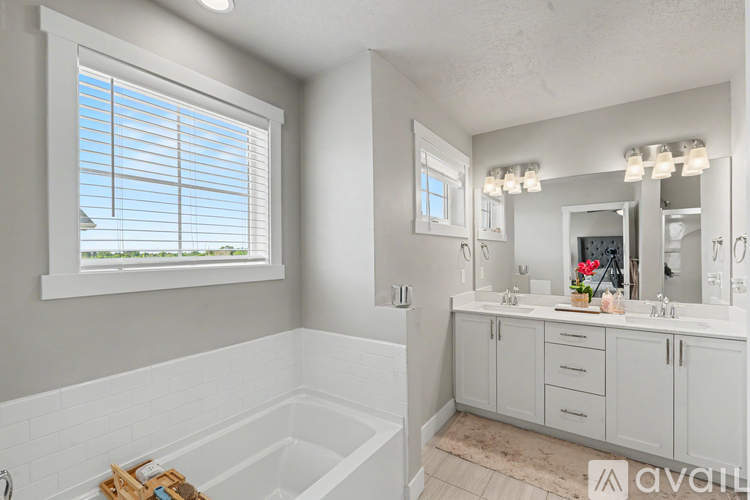 1303 E Weyburn Ln 3 Beds Townhouse for Rent - Photo gallery 4