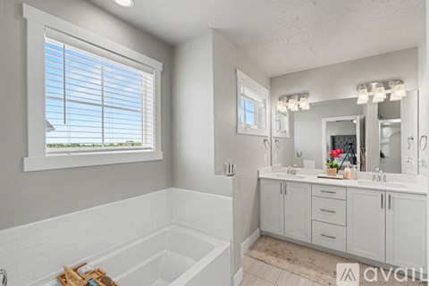 1303 E Weyburn Ln 3 Beds Apartment for Rent