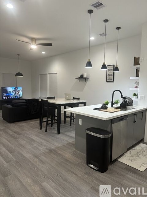 3230 Reeves St 5 Beds Apartment for Rent
