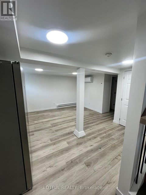 B - 907 SMYTH ROAD 2 Beds Apartment for Rent
