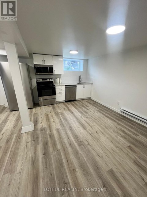B - 907 SMYTH ROAD 2 Beds Apartment for Rent