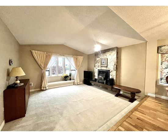 1909 E SOUTHMERE CRESCENT 3 Beds House for Rent - Photo gallery 2