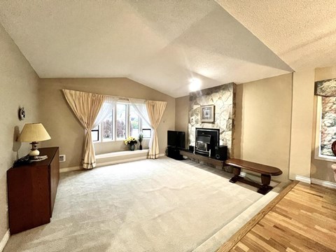 1909 E SOUTHMERE CRESCENT 3 Beds Apartment for Rent