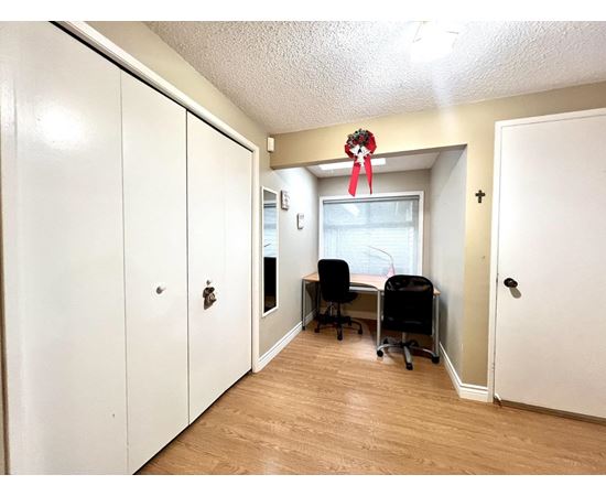 1909 E SOUTHMERE CRESCENT 3 Beds House for Rent - Photo gallery 4