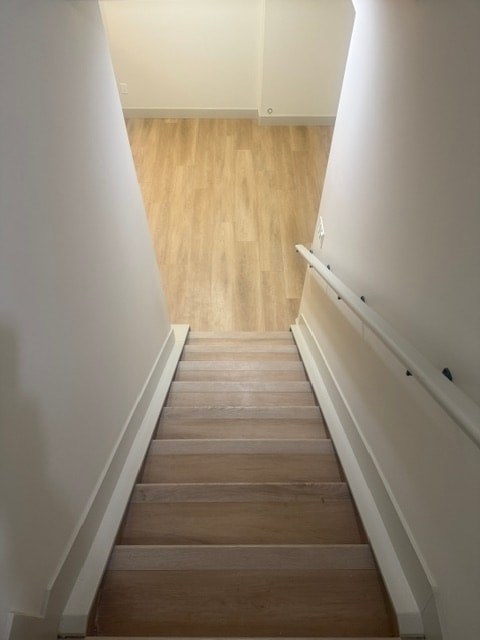 Basement, 13 Redpoll Wynd 2 Beds Apartment for Rent
