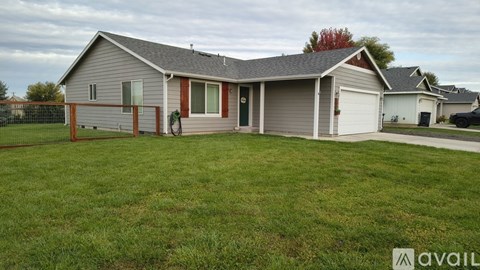 102 North Centennial Street 3 Beds Apartment for Rent