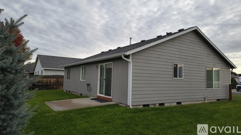 102 North Centennial Street 3 Beds Apartment for Rent