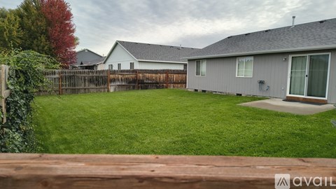 102 North Centennial Street 3 Beds Apartment for Rent