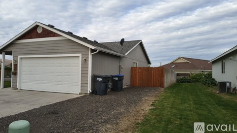 102 North Centennial Street 3 Beds Apartment for Rent