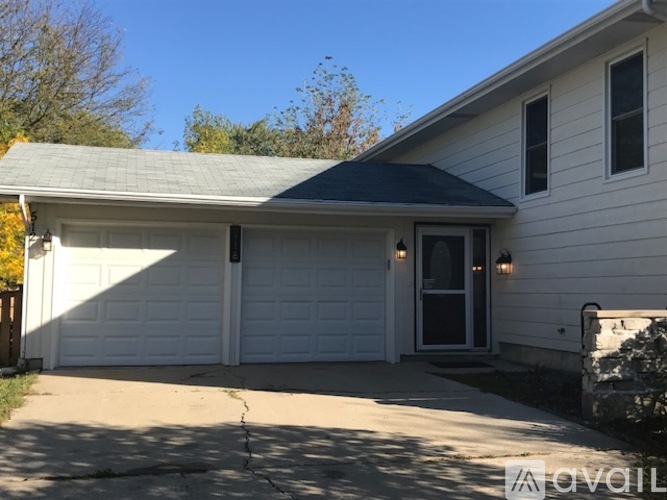 512 Carlyle Lane 5 Beds Single Family Home for Rent - Photo gallery 3